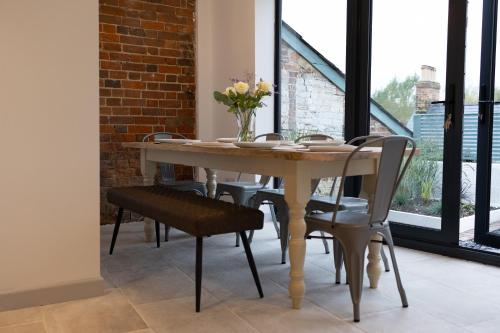 a dining room with a table and chairs at Cosy Country Townhouse in Woodstock in Woodstock