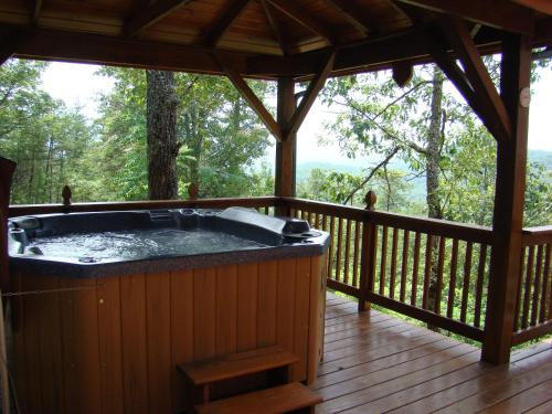 Φωτογραφία από το άλμπουμ του 360 Padgett Mill Rd Cabin σε Cosby