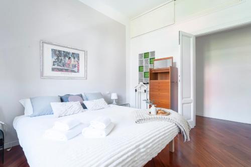 Roomy Central Flat with Garage - Porta Romana