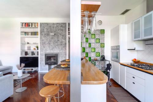 Roomy Central Flat with Garage - Porta Romana
