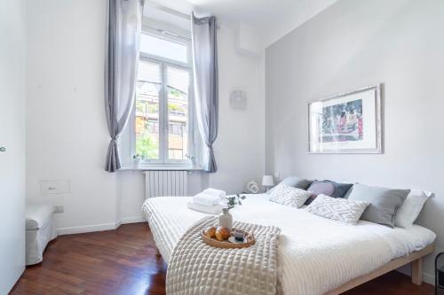 Roomy Central Flat with Garage - Porta Romana