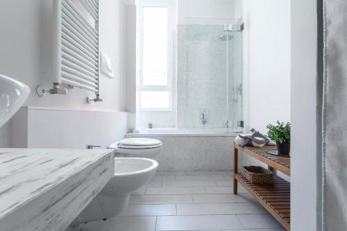 Roomy Central Flat with Garage - Porta Romana