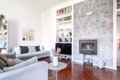 Roomy Central Flat with Garage - Porta Romana