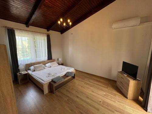 Posteľ alebo postele v izbe v ubytovaní Bláthy Apartman