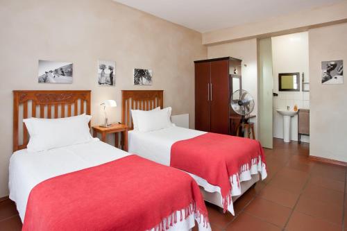 Katil atau katil-katil dalam bilik di Miles B&B Guest House