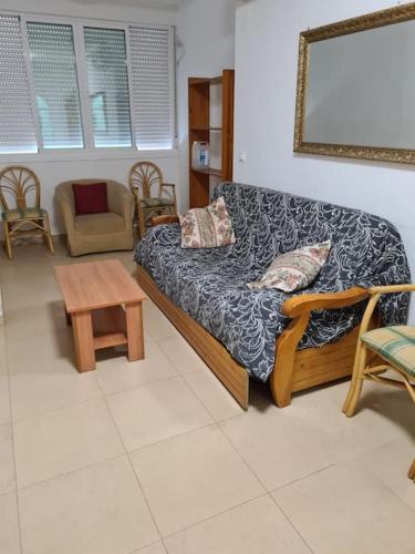 Apartment 5 mins from the beach with pool