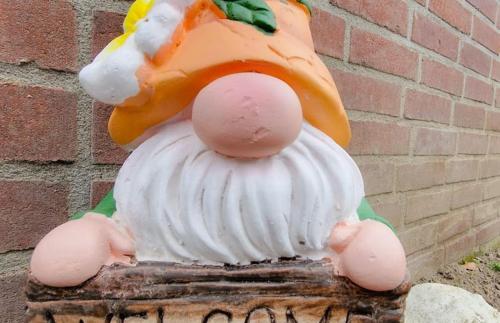 a statue of a chicken on top of a sign at 'tNest Middelaar in Middelaar
