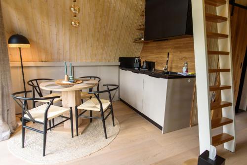 a small kitchen with a table and chairs in a room at Chata Auri / Hütte Auri in Kaplice
