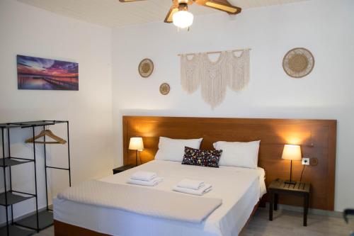 Postel nebo postele na pokoji v ubytování G&A Rooms Marmari