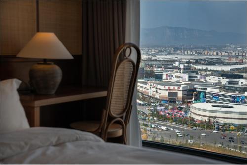Postel nebo postele na pokoji v ubytování 昆明市呈贡区椿屿岚酒店 Chun Yulan Hotel