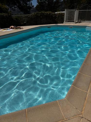 Πισίνα στο ή κοντά στο Mondello Hôtellerie Appartement de standing entièrement rénové, 47m2 avec piscine Cannes