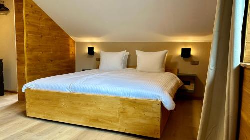 Katil atau katil-katil dalam bilik di Alpen Lodge Riezlern