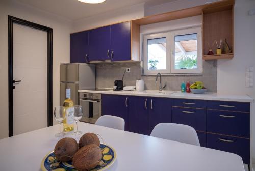 Una cocina o cocineta en Coconut Blue