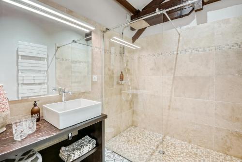 a bathroom with a sink and a shower at Chateau de la Vieille Chapelle in Lugon et l’Ile du Carney