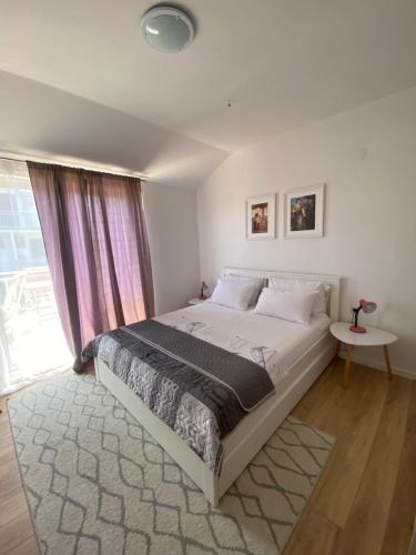a bedroom with a large bed and a window at Apartman Dubravka 1 in Orebić