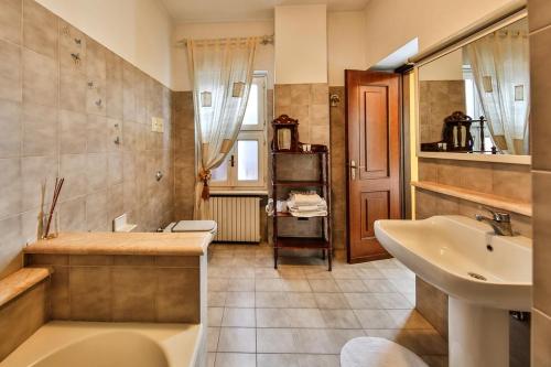 Koupelna v ubytování Trattoria Milani
