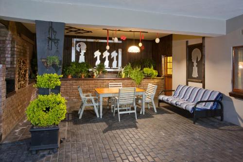 Ruang duduk di Miles B&B Guest House