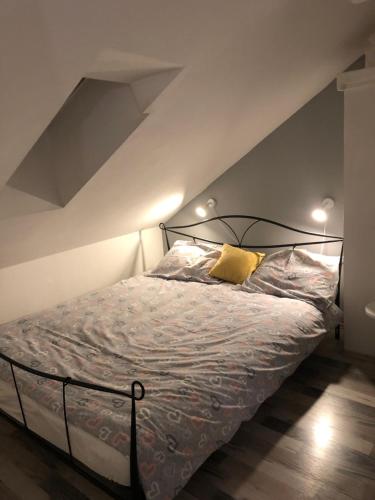 En eller flere senge i et værelse på Rosa