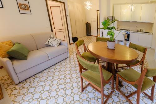 Dapur atau dapur kecil di Nico's Guest House