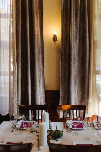 Un restaurante u otro lugar para comer en Stari Slon