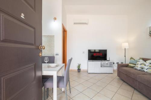 Μια τηλεόραση ή/και κέντρο ψυχαγωγίας στο Edo Apartment Muravera