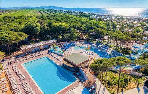 Πισίνα στο ή κοντά στο 3 Bedroom Lovely Stacaravan In Sete