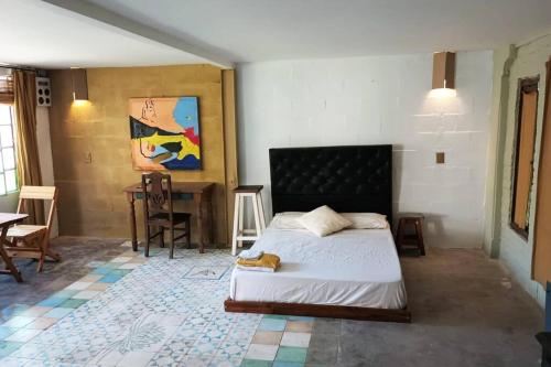 Ένα ή περισσότερα κρεβάτια σε δωμάτιο στο Loto Charming Art Residence VIII