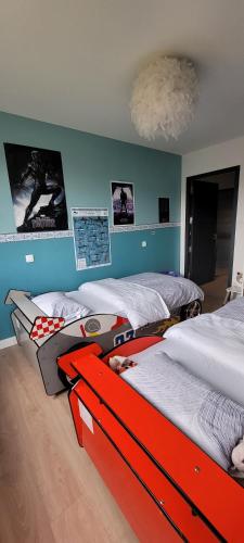 a bedroom with two beds and a ceiling at Villa Oriel 1 à NEUFCHATEL-HARDELOT avec piscine privée in Neufchâtel-Hardelot