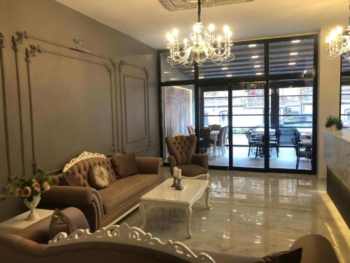 a living room with couches and a chandelier at Rinascente in Edirne