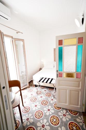 Una cama o camas en una habitación de Ducas Rooms and Suite