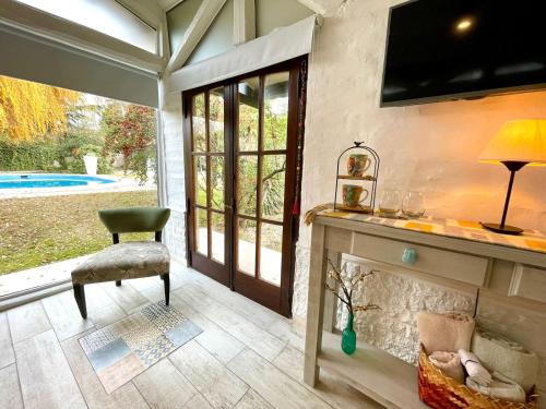 a living room with a fireplace and a television at Bobi’s House in Chacras de Coria