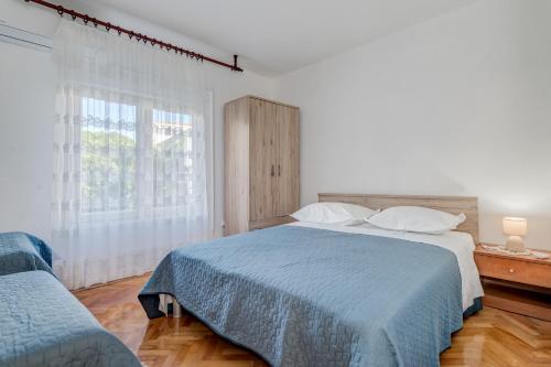 Seafront apt with balcony sea view and mooring