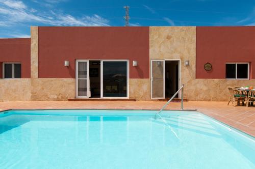 Villa Los Azules with pool and jacuzzi