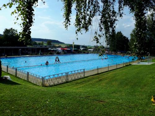 Piscina a Ferienwohnung Roth o a prop