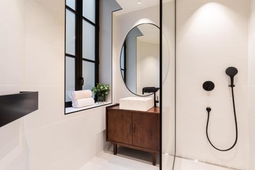 a bathroom with a mirror and a sink at MOHOM - Bellecordière in Lyon