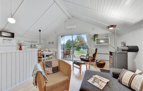 Η κουζίνα ή μικρή κουζίνα στο 3 Bedroom Stunning Home In Skjern
