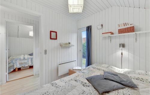 Ένα ή περισσότερα κρεβάτια σε δωμάτιο στο 3 Bedroom Stunning Home In Skjern
