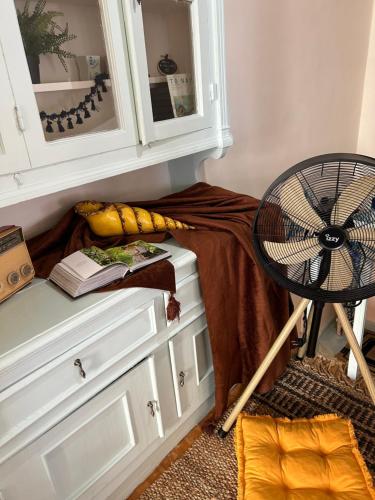 Ruang duduk di The Art House By The Sea