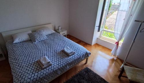 Modern luxury 2-bedroom apt with balcony & patio