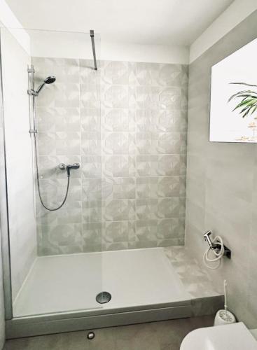 Modern luxury 2-bedroom apt with balcony & patio