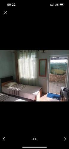 Un pat sau paturi într-o cameră la Sinichka
