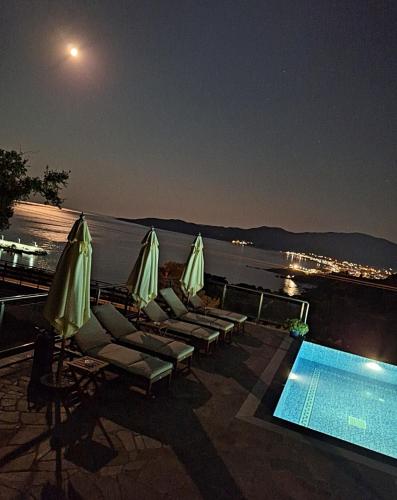 Piscina di Sarti Thea o nelle vicinanze