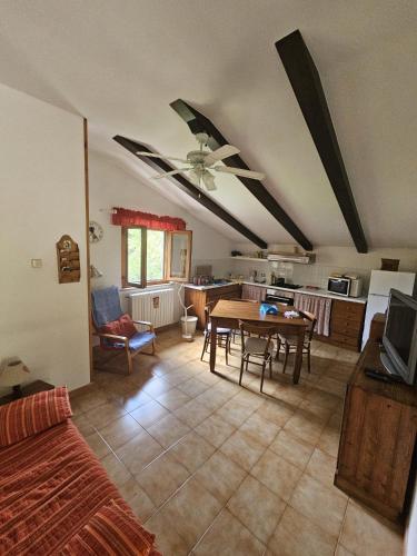 Μια τηλεόραση ή/και κέντρο ψυχαγωγίας στο La casa di Marta