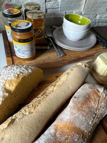 Φαγητό σε αυτό το δωμάτιο σε οικογενειακή κατοικία ή κάπου εκεί κοντά