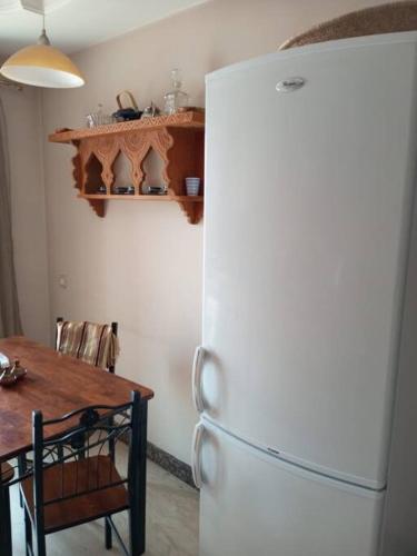 Kuchyň nebo kuchyňský kout v ubytování Le Fairouz Appartement Haut Standing centre ville Piscine