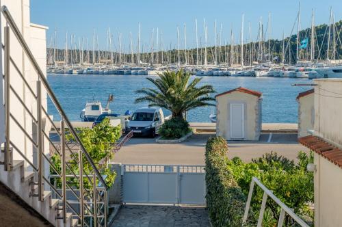 Seafront apartments Marija with terrace and mooring
