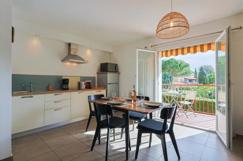 Dapur atau dapur kecil di A deux pas de la plage de sable