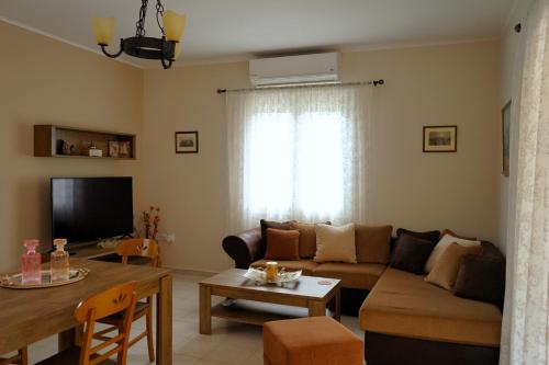 a living room with a couch and a table at Stella's House in Néa Epídhavros