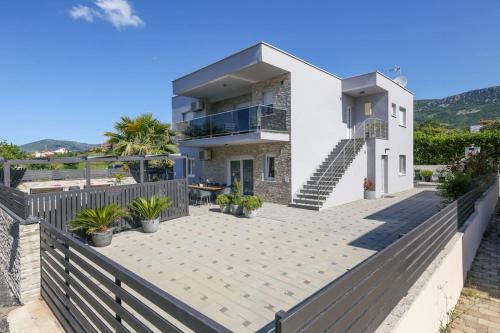 Beachfront Holiday Villa Corluka