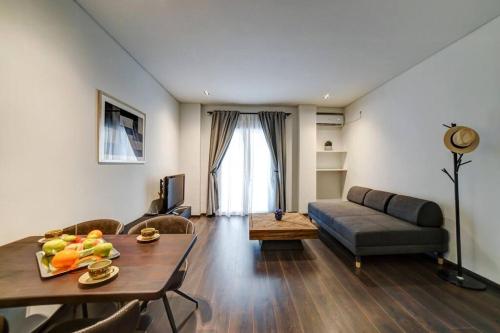 Classy and stylish apartment next to Hilton